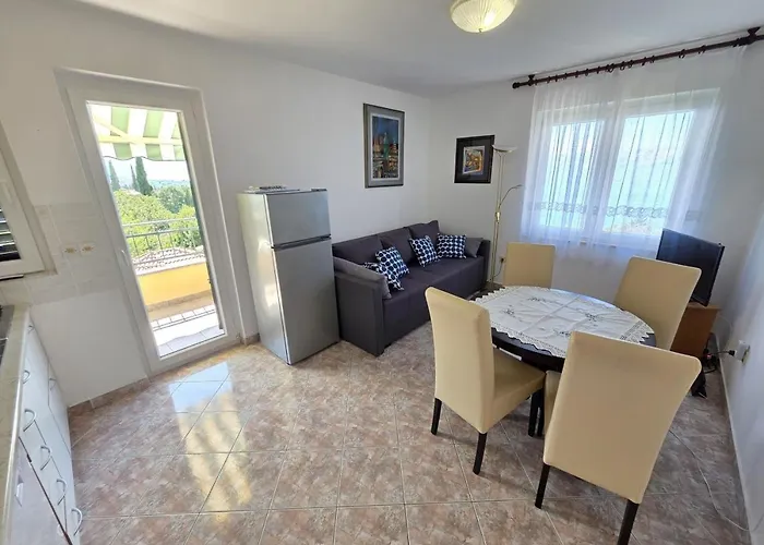 Apartmán Blaz 2 - For 3 Persons, 150 M From The Novi Vinodolski