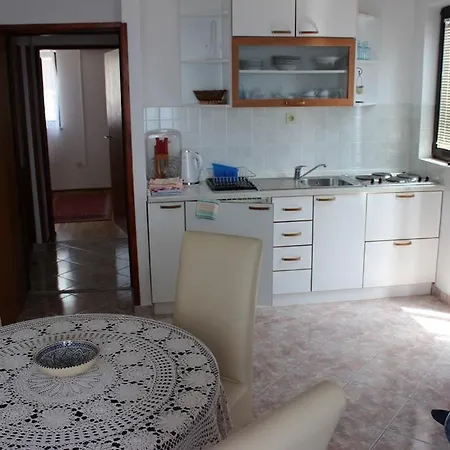 Apartment Blaz 2 - For 3 Persons, 150 M From The *
