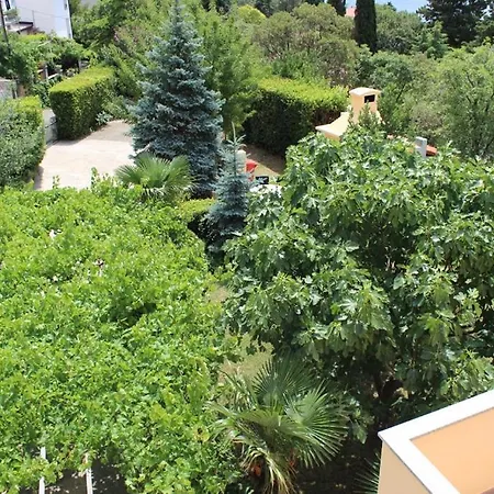 Apartment Blaz 2 - For 3 Persons, 150 M From The