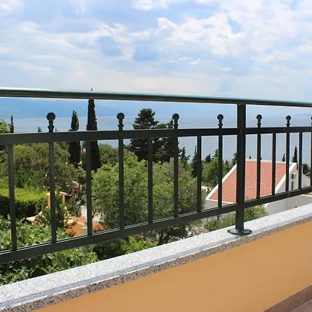 Apartment Blaz 2 - For 3 Persons, 150 M From The *