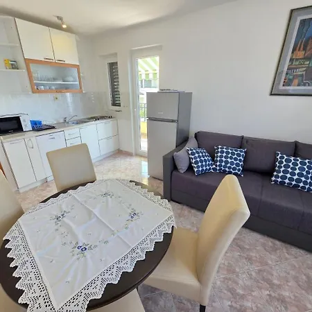 Lejlighed Blaz 2 - For 3 Persons, 150 M From The Novi Vinodolski