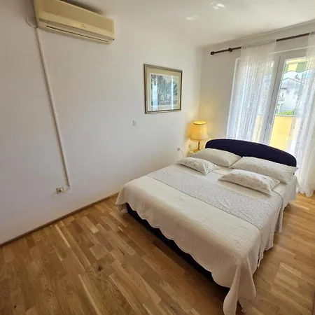 Blaz 2 - For 3 Persons, 150 M From The Apartamento Novi Vinodolski